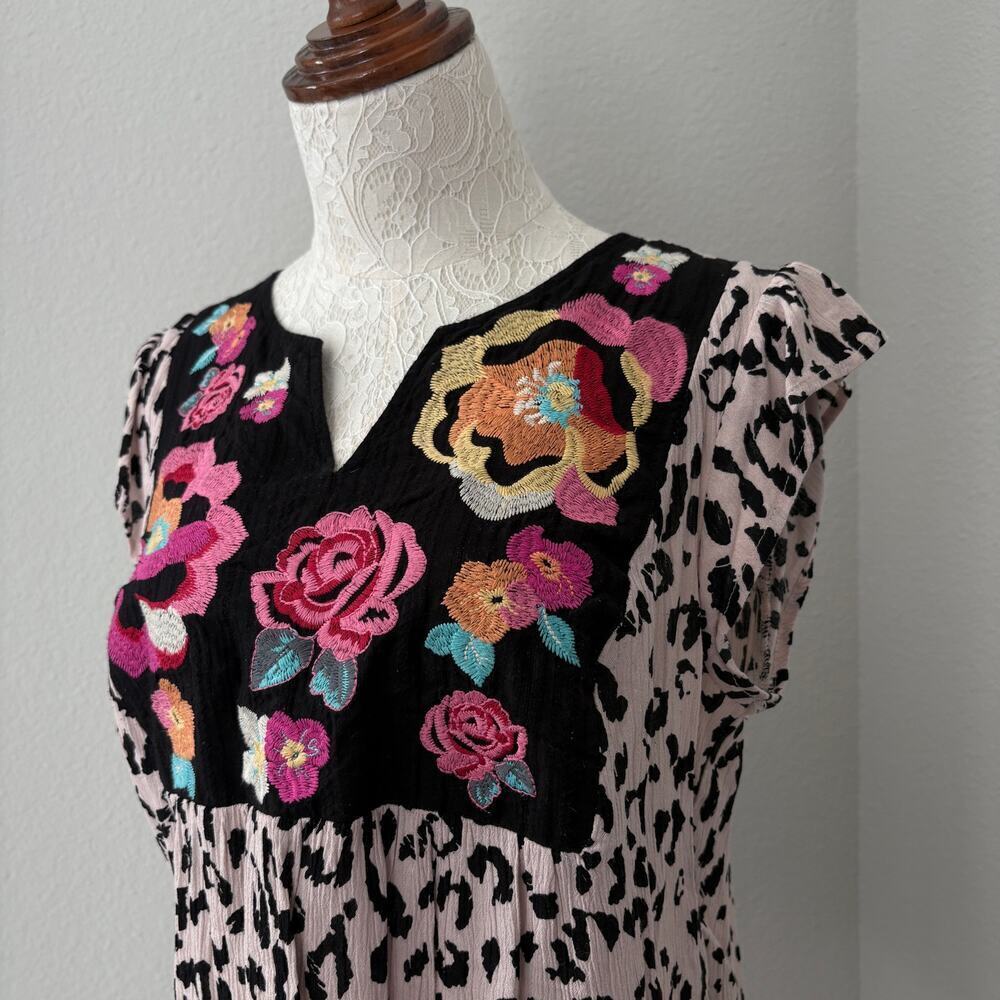 Savanna Jane embroidered floral animal print blouse size medium